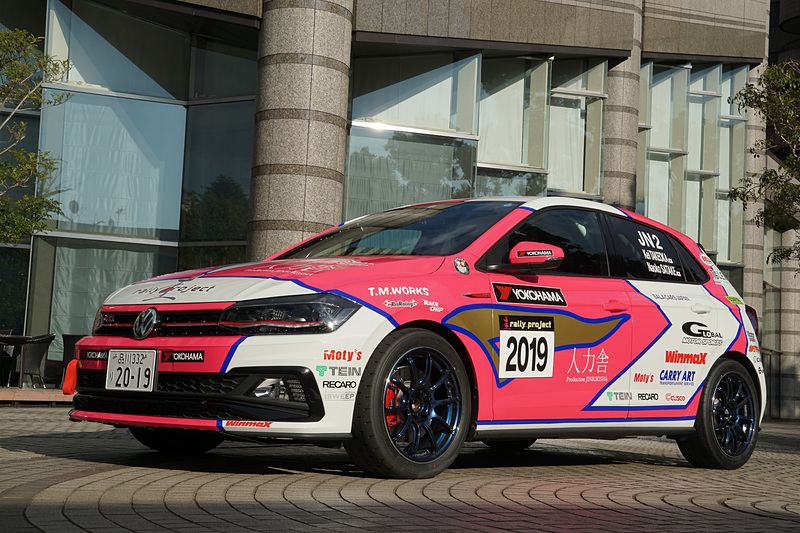 協賛企業（チームスポンサー、パーソナルスポンサー、テクニカルスポンサー含む）：株式会社プロダクション人力舎/株式会社デルフィス・ドライブ/有限会社ティ.エム.ワークス/株式会社タレックス/株式会社カーくる/キザス株式会社/有限会社キャリーアート/株式会社パルック/サーラカーズジャパン株式会社/横浜ゴム株式会社/エムケーカシヤマ株式会社/株式会社テイン/株式会社ワイエフシー/レカロ株式会社/株式会社トライボジャパン/株式会社キャロッセ（順不同）