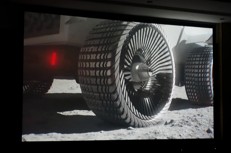 有人与圧ローバ。タイヤについてはブリヂストンに相談したことが寺師氏から紹介された