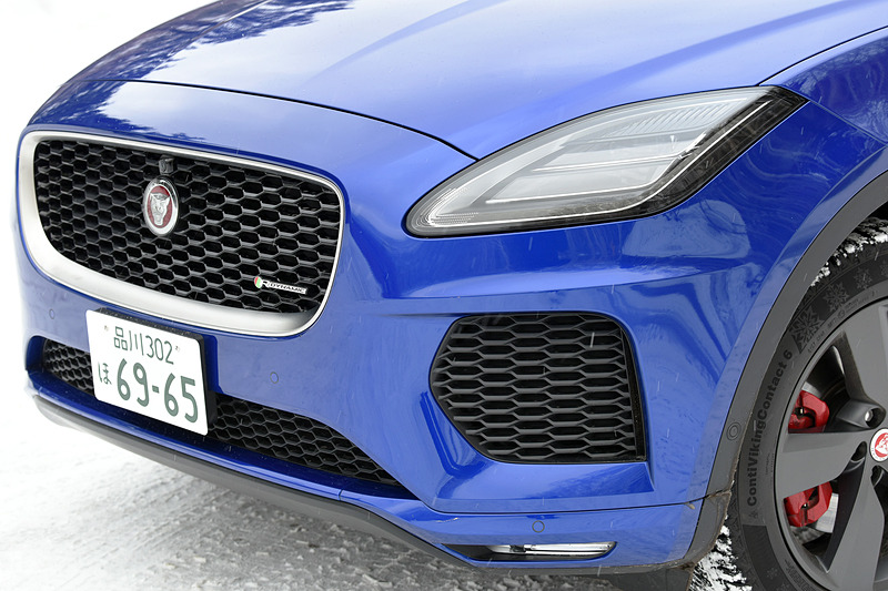 試乗したのはガソリン仕様の「E-PACE R-DYNAMIC SE 2.0L P250」（632万円）。ボディサイズは4410×1900×1650mm（全長×全幅×全高）、ホイールベースは2680mm。9速ATを介して4輪を駆動する