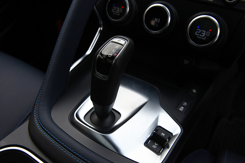 2018年12月に受注を開始した2019年モデルではAI学習機能を備え、ドライバーの好みに応じて温度設定やインフォテインメント、シート位置などを自動調整する「スマート・セッティング」、スマートフォンのアプリを車両のタッチスクリーンから操作できる「InControlアプリ」などを標準装備