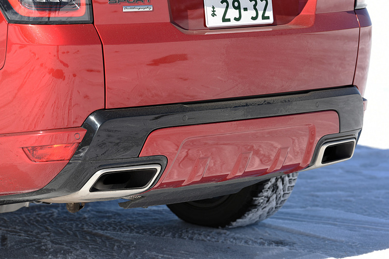 2018年4月に受注を開始した2018年モデルではフロントグリルやボンネット、フェンダーベント、LEDのライト類などのデザインを一新。21インチアロイホイールにはフィンランドのタイヤメーカー「nokian（ノキアン）」のスタッドレスタイヤ（285/45 R21）を組み合わせていた