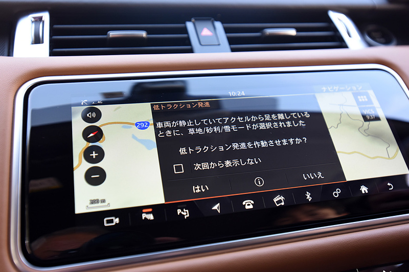 インテリアではトリムフィニッシャーとカラーラインアップを拡充したほか、10インチの高解像度タッチスクリーン2個で構成するインフォテインメントシステム「Touch Pro Duo」、フロントウィンドウ内側に車速やカーナビの案内を表示するHUD（ヘッドアップディスプレイ）、パノラミックサンルーフの内側にあるブラインドをモーション操作できる「ジェスチャー・ルーフブラインド」、500mLボトル4本を収納できる「急速冷蔵機能付センターコンソールボックス」といった利便性を高める機能を採用