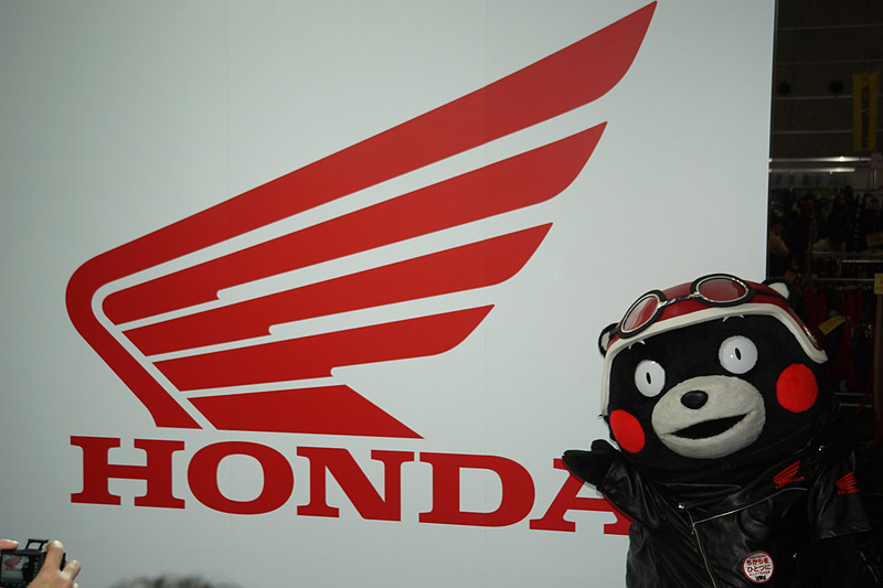 ホンダブースを訪問したくまモン