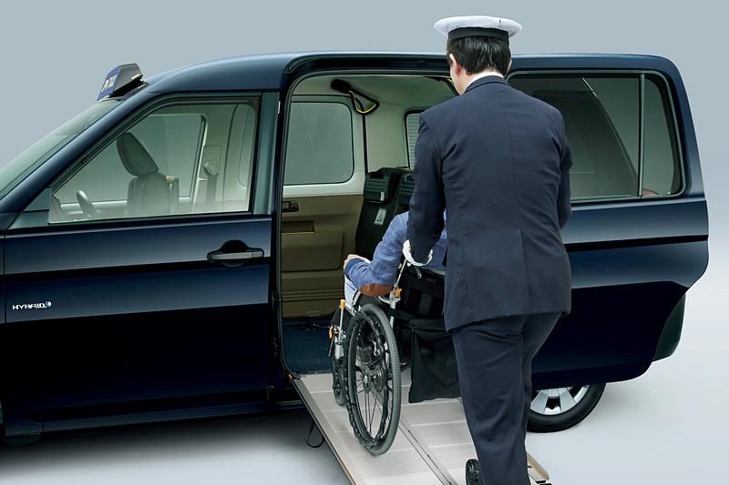 車いすの乗降性を改善し、スロープ設置から車いす固定などにかかる時間を作業の熟練度が高い場合は3分程度に短縮