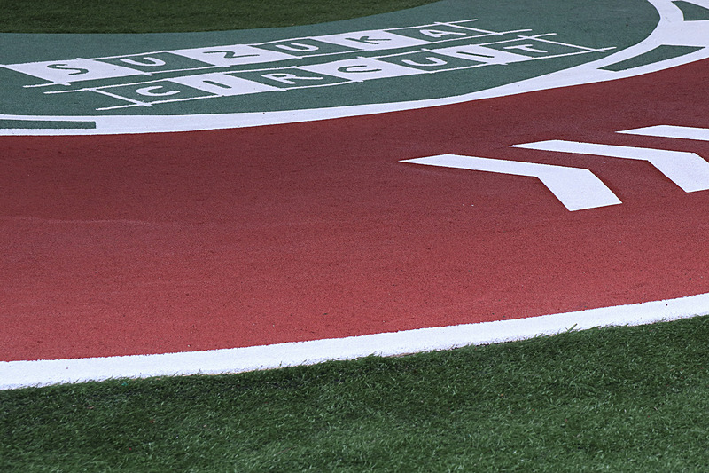 コースの路面はゴムチップ製となっており、転んでもケガをしにくいようになっている