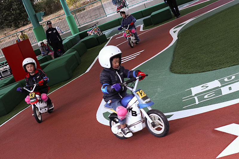 基礎を学んだ子供たちは元気よく本コースに走り出していった