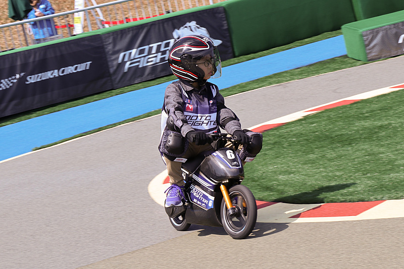 本格的タイムアタック走行を楽しめる「モトファイター」