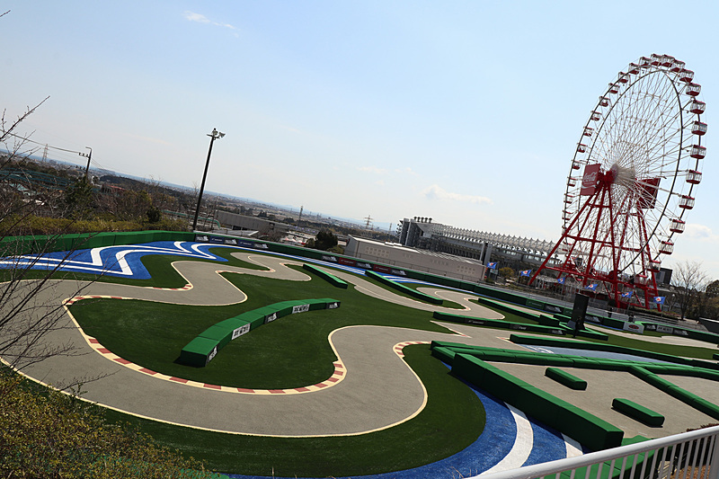 鈴鹿サーキット 国際レーシングコースの特徴を再現したモトファイターのコース。中央にはラップタイムを表示する電光掲示板も設置