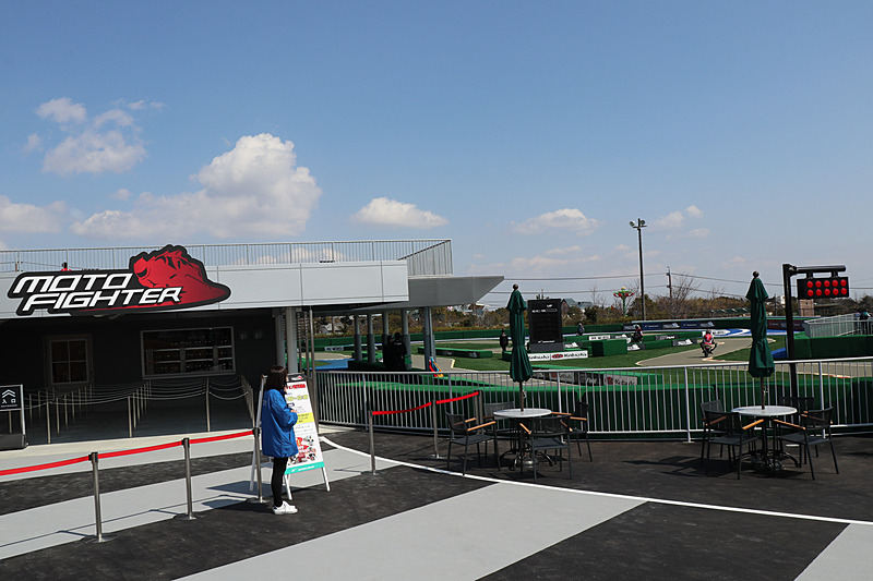 鈴鹿サーキット 国際レーシングコースの特徴を再現したモトファイターのコース。中央にはラップタイムを表示する電光掲示板も設置