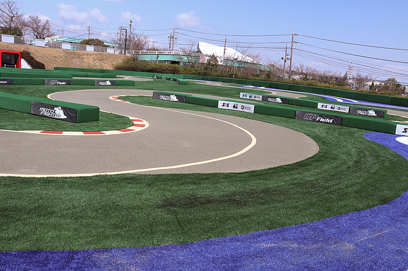鈴鹿サーキット 国際レーシングコースの特徴を再現したモトファイターのコース。中央にはラップタイムを表示する電光掲示板も設置