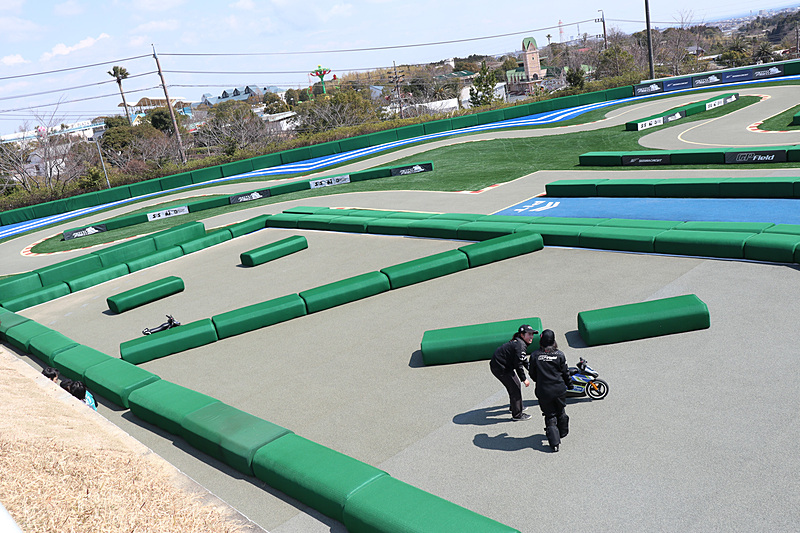 モトファイターでも練習コースが用意され、ここで2周の定常円旋回に成功すると本コースで走行できる