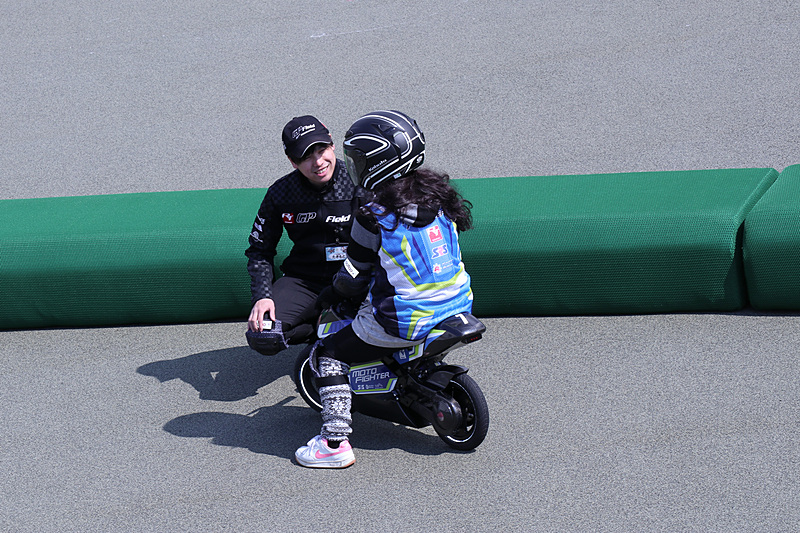 モトファイターでも練習コースが用意され、ここで2周の定常円旋回に成功すると本コースで走行できる