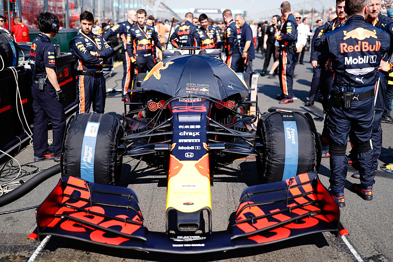スターティンググリッドに並ぶレッドブル・レーシング・ホンダ
