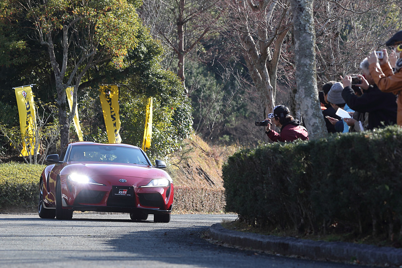 デモランを行なった脇阪寿一氏は、かつて80型スープラ（エッソウルトラフロースープラ）で飯田章氏とともにSUPER GTの前身である全日本GT選手権（JGTC）でトヨタに勝利をもたらしたドライバーだ