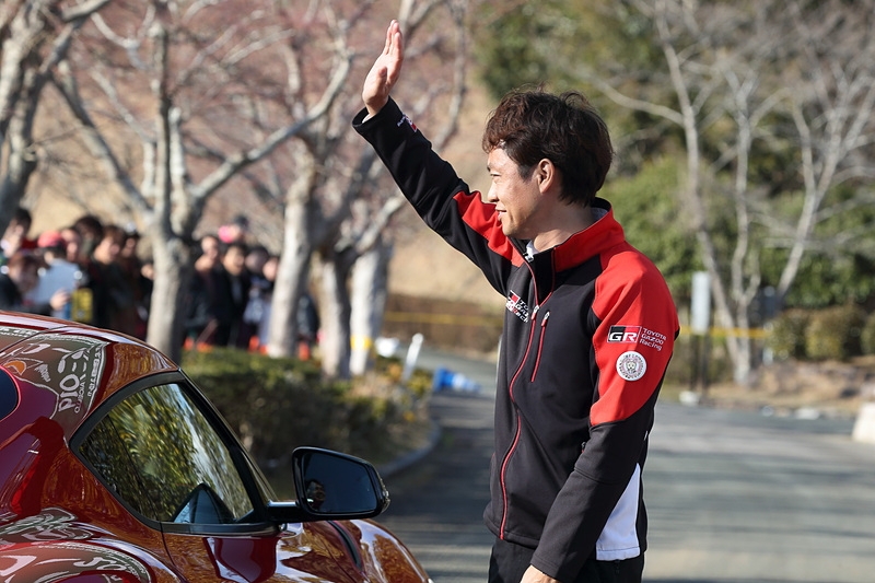 デモランを行なった脇阪寿一氏は、かつて80型スープラ（エッソウルトラフロースープラ）で飯田章氏とともにSUPER GTの前身である全日本GT選手権（JGTC）でトヨタに勝利をもたらしたドライバーだ