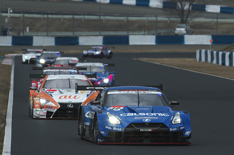 公式テストでトップタイムを記録した12号車 カルソニック IMPUL GT-R（先頭）