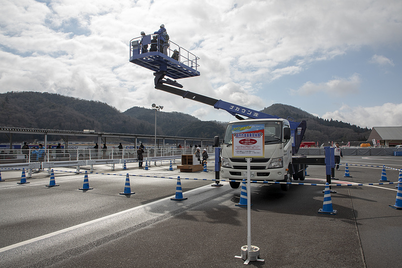 人気だったのが高所作業車の乗車体験。行列ができている時間もあった