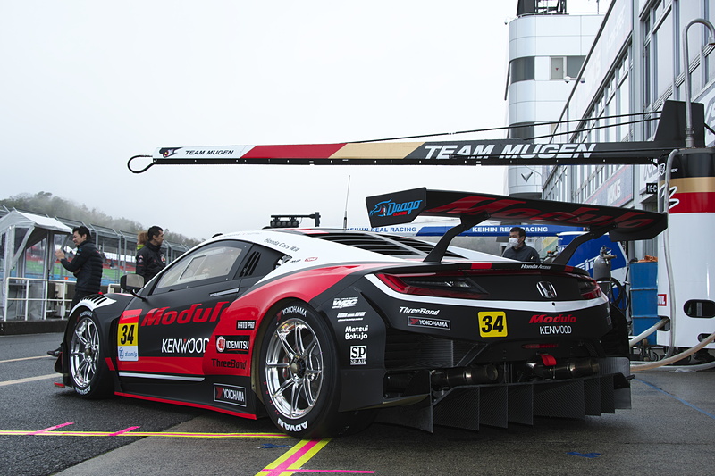 2019年カラーのModulo KENWOOD NSX GT3