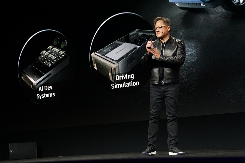 「GTC 2019」でトヨタ自動車との自動運転車開発に関する協業を発表するNVIDIA ジェンスン・フアン CEO