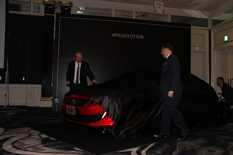 新型508のアンベールの様子