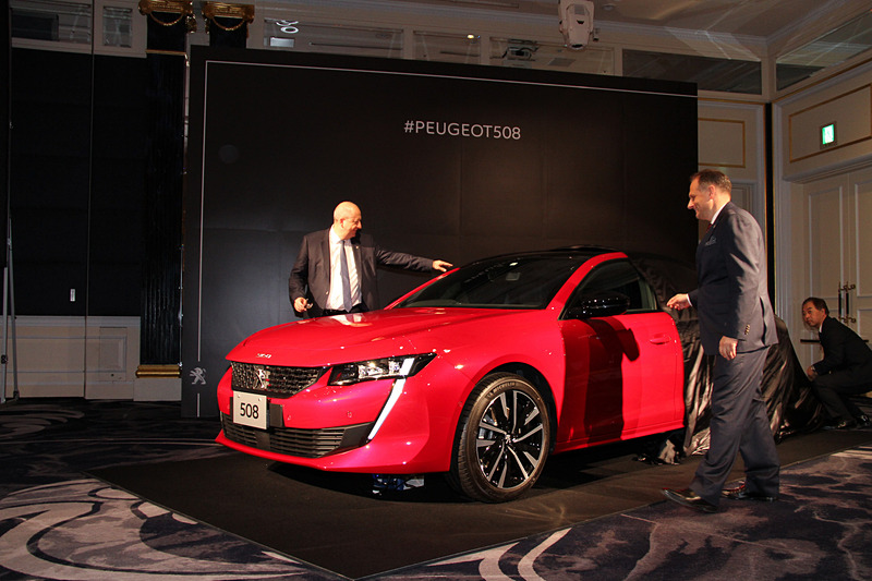 新型508のアンベールの様子