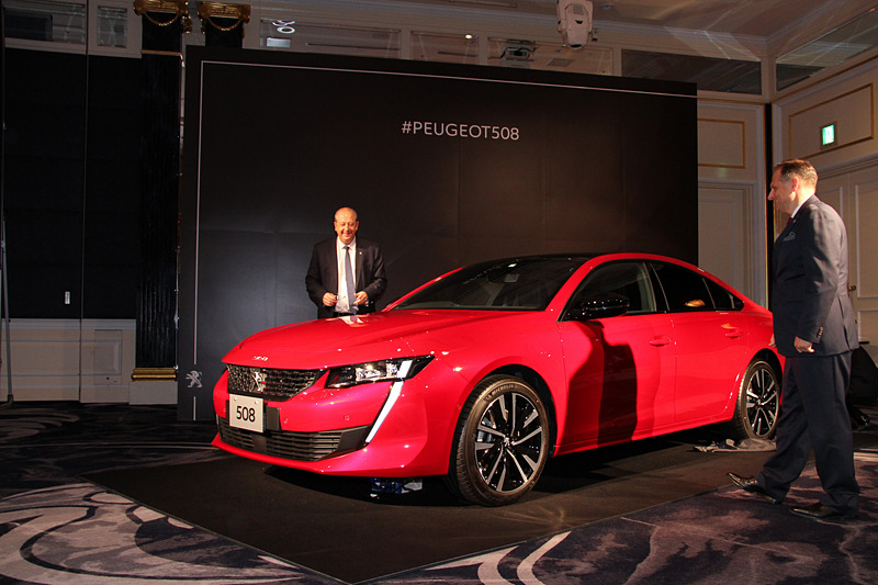 新型508のアンベールの様子