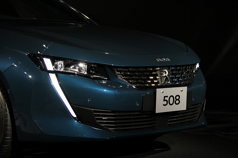 セレベス・ブルーカラーの508 GT Line