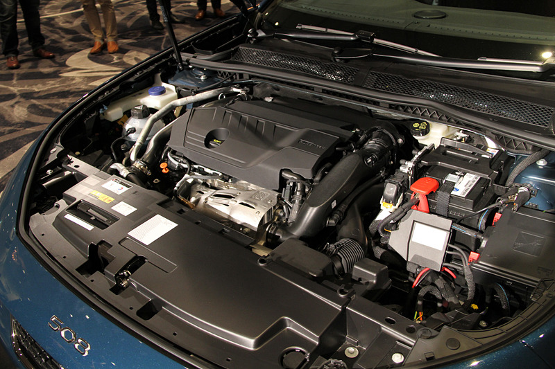 508 GT Lineが搭載する直列4気筒DOHC 1.6リッターターボエンジンは最高出力133kW（180PS）/5500rpm、最大トルク250Nm/1650rpmを発生。JC08モード燃費は14.7km/L、WLTCモード燃費は14.1km/L（市街地モード：10.7km/L、郊外モード：13.9km/L、高速道路モード：16.5km/L）