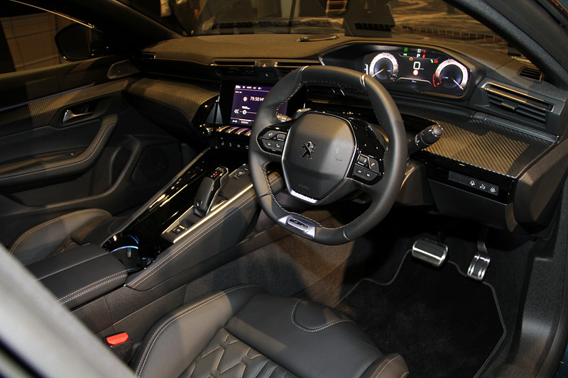 上記の508 GT BlueHDiと同等の装備が与えられる508 GT Lineのインテリア。ラゲッジスペースについては5名乗車時が487L、2名乗車時が1537L。2名乗車時の容量は先代比で156L増となる