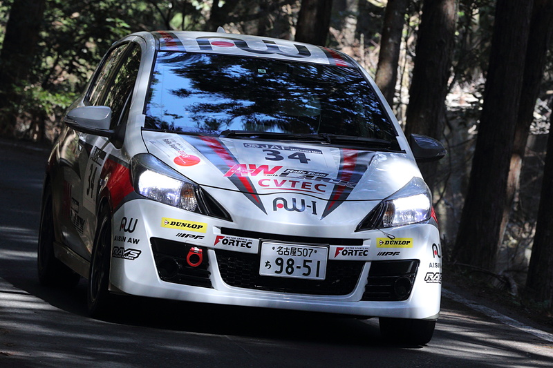 JN6クラス1位（総合9位）大倉聡/豊田耕司組“アイシンAW Vitz CVT”