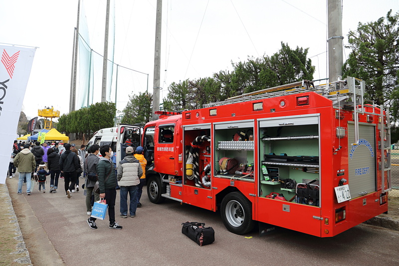 陸上自衛隊 豊川駐屯地、新城消防署、NEXCO中日本、愛知県警、JAFなどさまざまな機関の出展ブースは、毎回子供から大人まで幅広い層に人気だ
