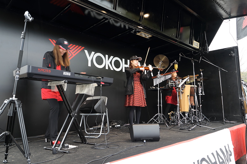 選手のトークショーや音楽ライブのほかに体験型のアトラクションも多く、大村愛知県知事もさまざまなブースで楽しんでいた