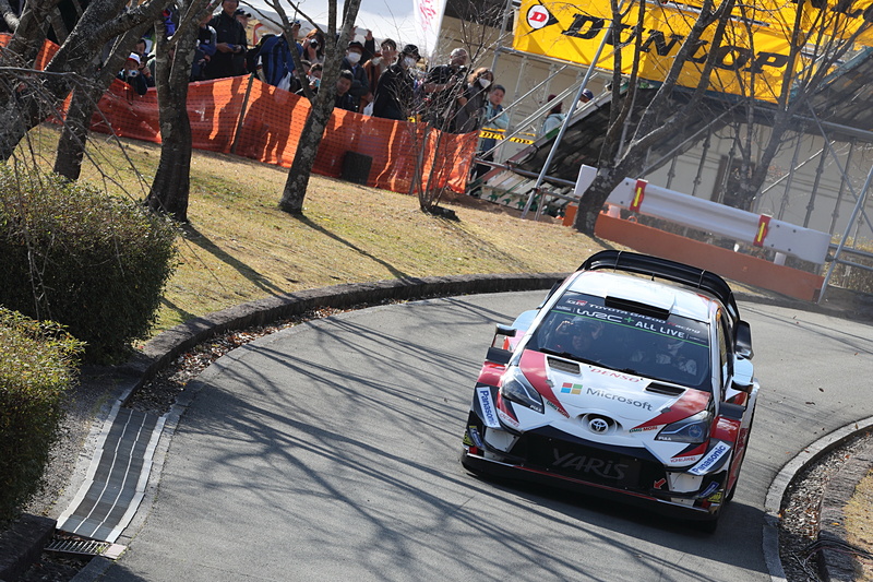 県営新城総合公園で行なわれたデモランの模様。脇坂寿一選手による新型スープラのデモランには大村愛知県知事が同乗した