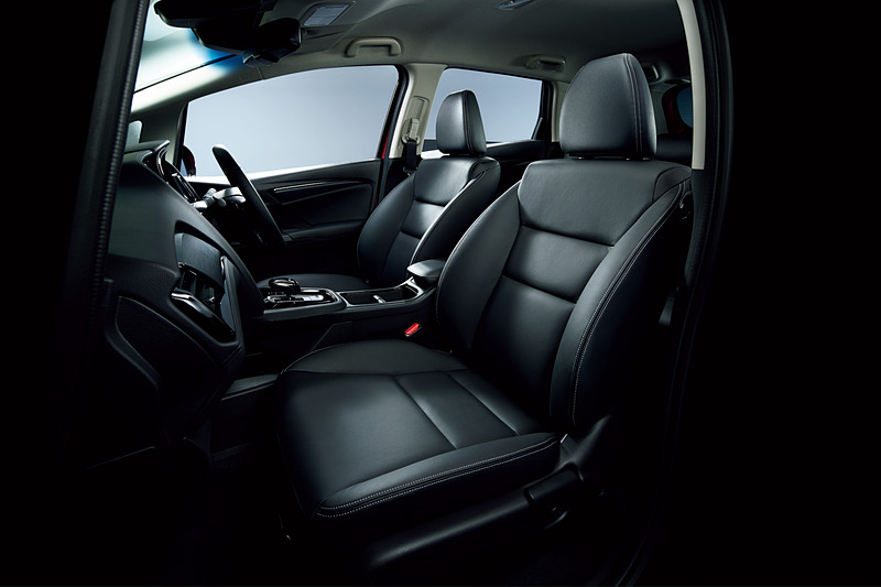 インテリアは上質感のあるものに一新。HYBRID Z・Honda SENSINGには本革シートをオプション設定