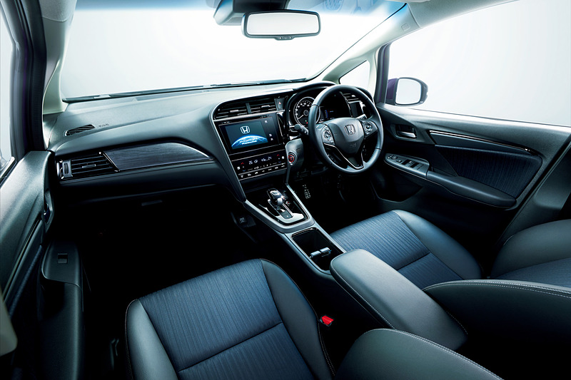 インテリアは上質感のあるものに一新。HYBRID Z・Honda SENSINGには本革シートをオプション設定