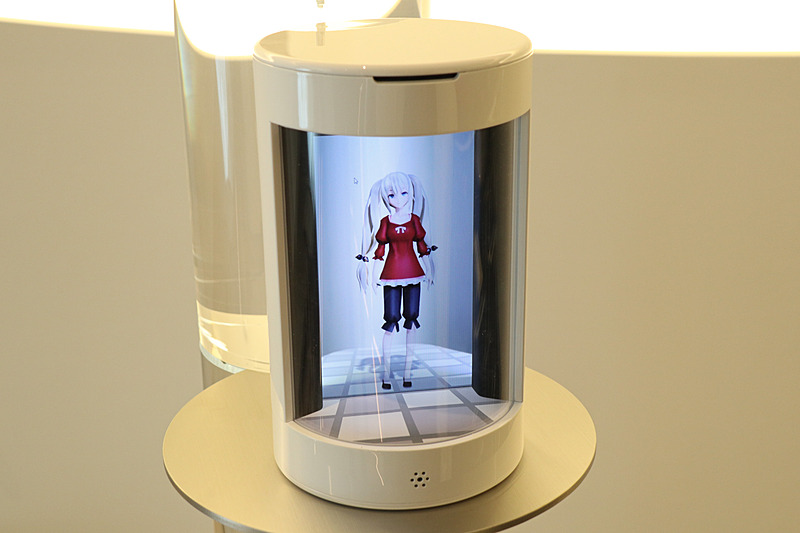バーチャルホームロボットとして開発中の「バーチャルLei」も展示