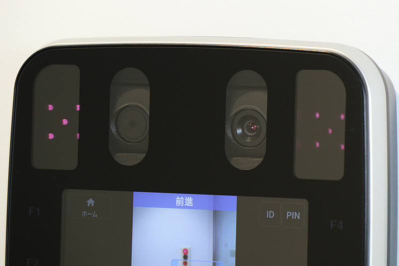 開発部署となる2階の入口は、虹彩認証によって入室を管理