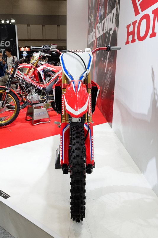 出力、重量など詳細は一切不明