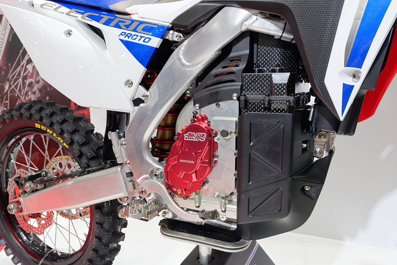 出力、重量など詳細は一切不明