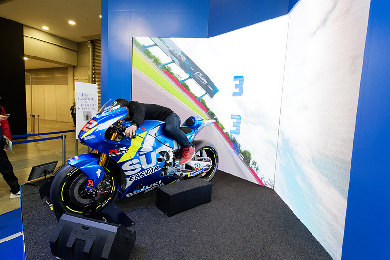 MotoGPマシンにまたがりながらレースを疑似体験できるコーナー
