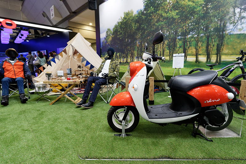 「ゆるキャン△」をモチーフに、キャンプ場を模したコーナー