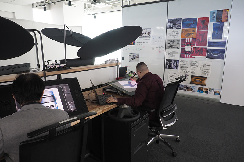 デザイナーのデスク