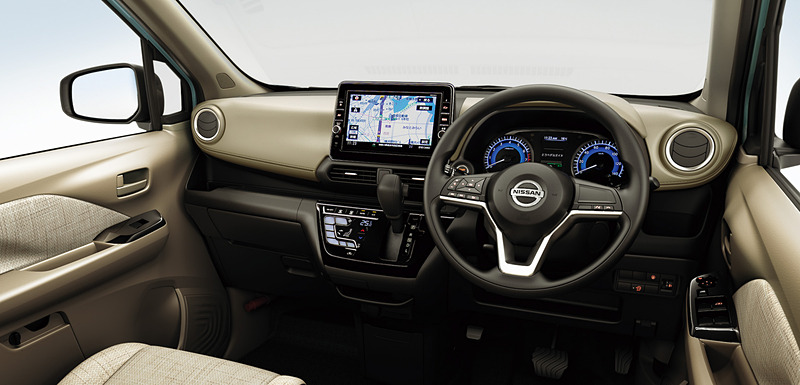 グレージュカラーを基調としたベーシックな「アイボリー」（シート地：トリコット）