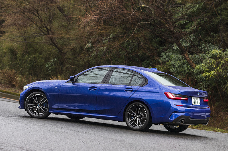 330i M Sportのボディサイズは4715×1825×1430mm（全長×全幅×全高）、ホイールベースは2850mm。車両重量は1630kg