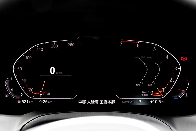 日本仕様は全車標準となる「12.3インチ マルチ・ディスプレイ・メーターパネル」を装着