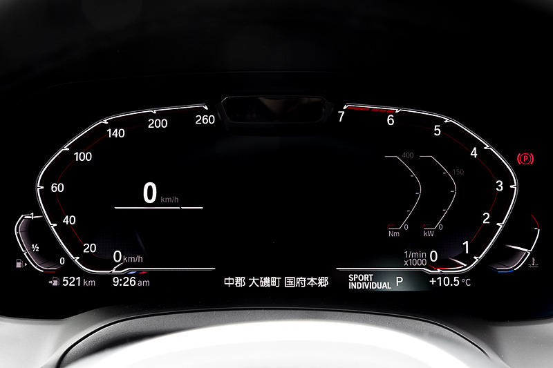 日本仕様は全車標準となる「12.3インチ マルチ・ディスプレイ・メーターパネル」を装着