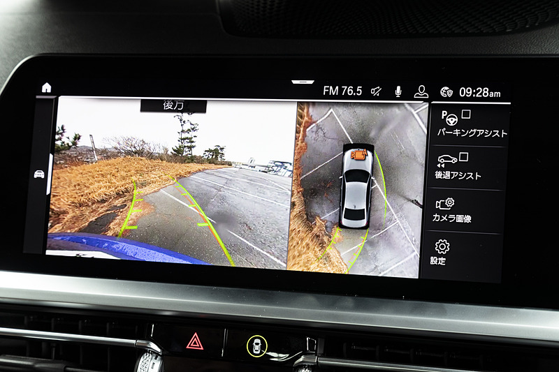 オプションの「パーキング・アシスト・プラス」では、車両周辺を確認できるトップ・ビュー＋3Dビューなどの表示が可能。リバース・アシスト/後退時ステアリング・アシスト機能もこの画面からタッチパネルで操作