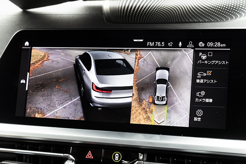 オプションの「パーキング・アシスト・プラス」では、車両周辺を確認できるトップ・ビュー＋3Dビューなどの表示が可能。リバース・アシスト/後退時ステアリング・アシスト機能もこの画面からタッチパネルで操作