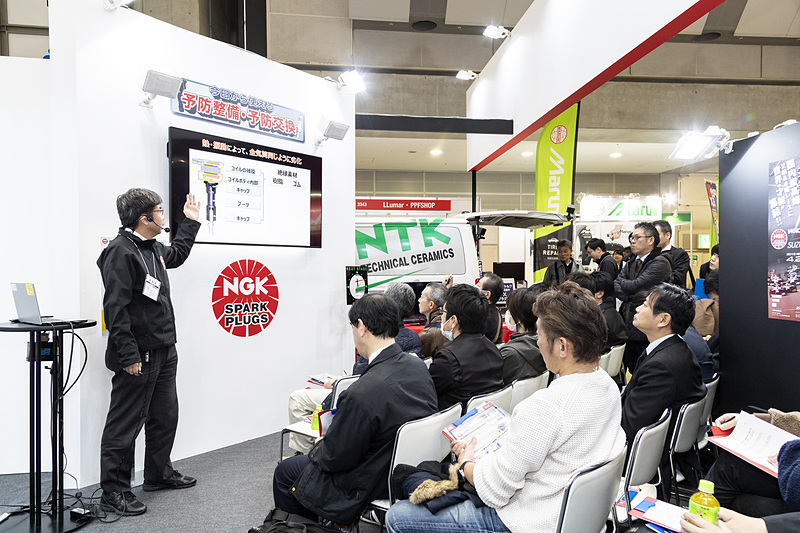 「第17回 国際オートアフターマーケットEXPO 2019」のNGKブースで実施されたセミナー「今日から使える 予防整備・予防交換」