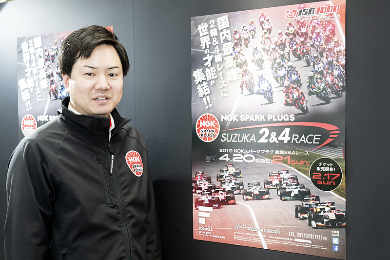 こちらは日本特殊陶業株式会社 自動車営業本部 東京営業部 東京市販課 主任の佐伯建太氏。NGK製品をより正しく使う方法を提案するため、全国に400社ほどある特約店だけでなく、整備の現場である整備工場まで足を運んで「予防整備・予防交換」をきめ細かく説明しているとのこと